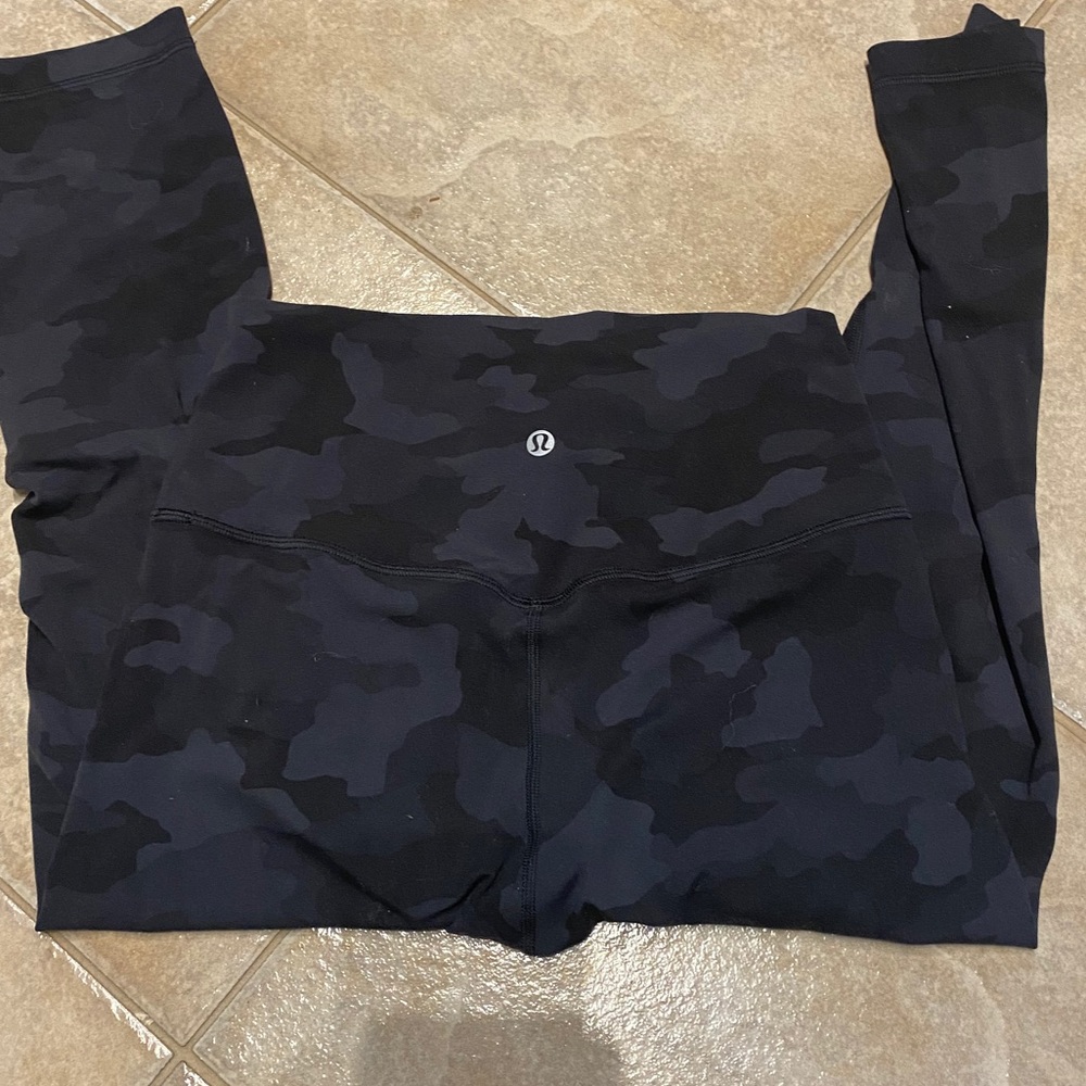 SOLD Lululemon camo align crops 21” - Picture 7 of 9